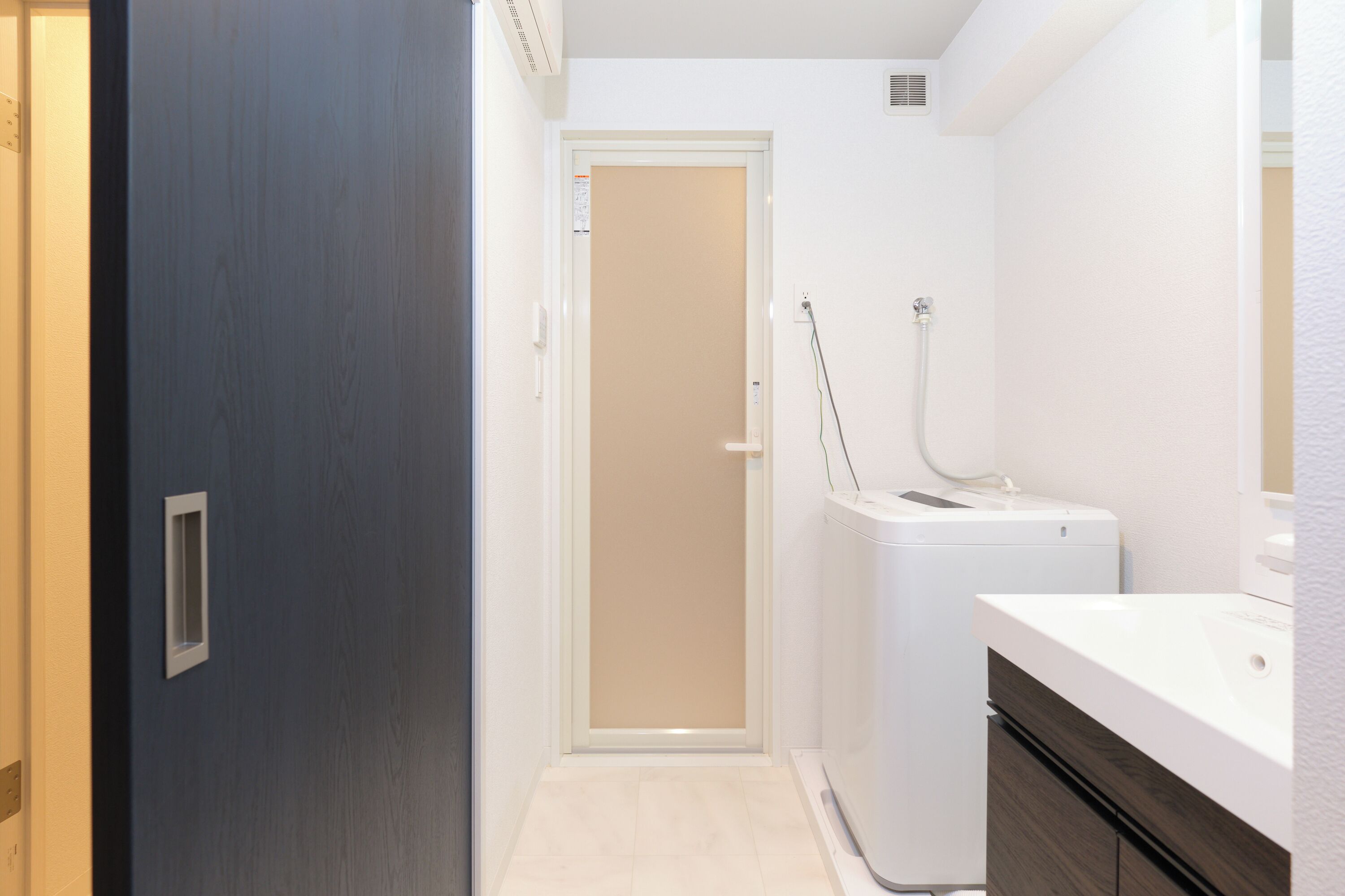 5-person Accomodation, Non Smoking | Bathroom | Combined shower/tub, free toiletries, hair dryer, slippers