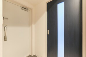 Interior detail - Metro Gate Morishita (Tokyo)