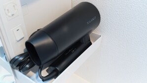 A black cylindrical object with the brand name "SALAWIT" on a white surface. - Metro Gate Morishita (Tokyo)