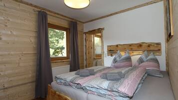 House | 7 bilik tidur, cadar katil