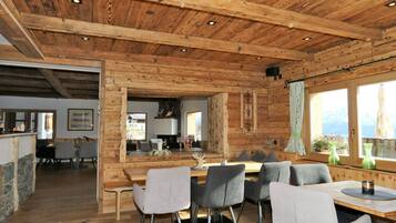 House | Tempat makan