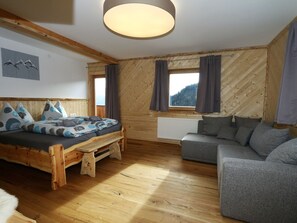 7 bedrooms, bed sheets
