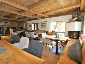 House | Dining