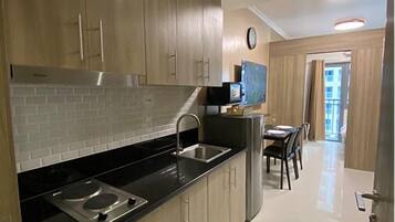 Fridge, microwave, stovetop, electric kettle