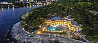 Beautiful Apartments in Jelsa, With Pool