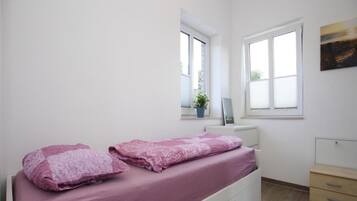 House | 1 bedroom, individually furnished