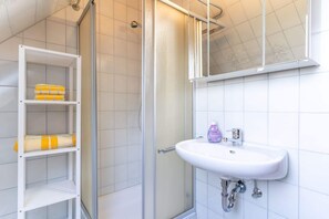 Apartment | Bilik Mandi