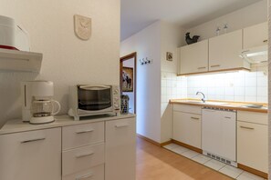 Apartment | Private kitchen | Highchair - Ferienwohnungen, Tonning (Toenning)