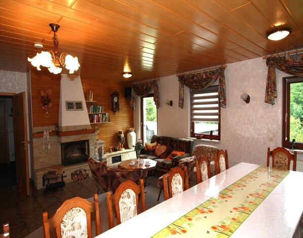 Apartment | Dining - Schone Ferienwohnung mit Terrasse, Altenberg (Altenberg)