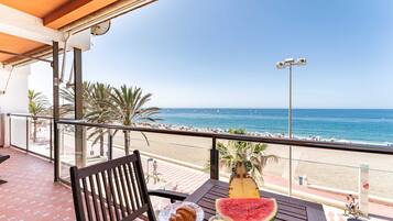 Apartment | Outdoor dining