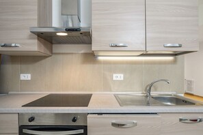 Fridge, oven, stovetop, toaster