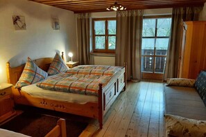 Căn hộ | 3 phòng ngủ, trang bị nội thất với thiết kế riêng biệt
