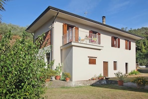 House | Exterior - Villa in Camaiore With Panoramic Mountain Views (Camaiore)