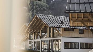 المنشأة من الخارج