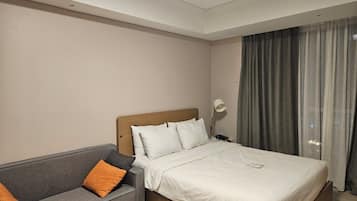 In-room safe, desk, laptop workspace, free WiFi