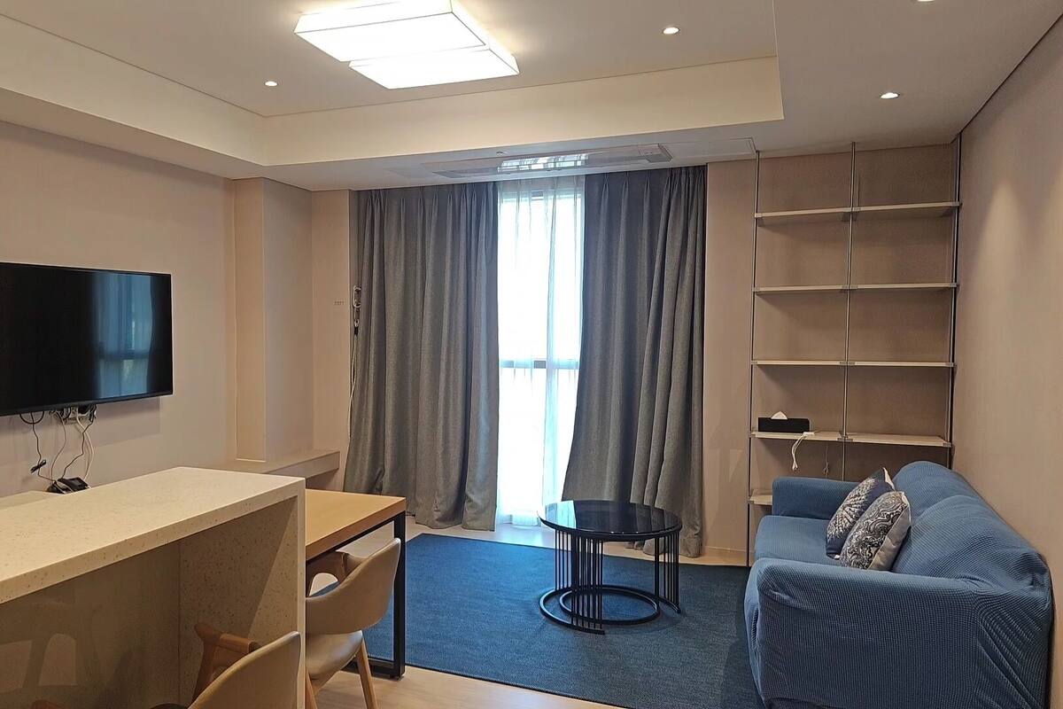 Residence connecting suite room | Living area | 96-cm TV with cable channels, printers