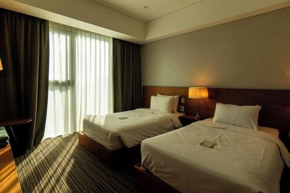 In-room safe, desk, laptop workspace, WiFi (free)