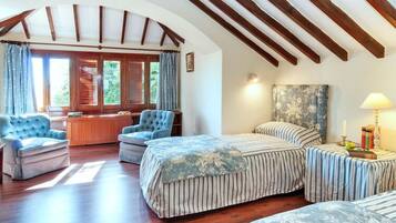 Nhà | 5 phòng ngủ, trang bị nội thất với thiết kế riêng biệt