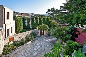 House | Exterior - Vacation Home in the Archanes With Balcony (Archanes-Asterousia)