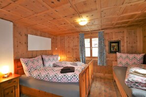Apartment | 2 bedrooms, individually furnished, bed sheets