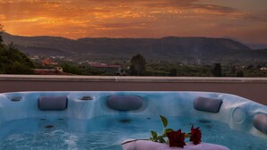 A hot tub with a view of a sunset and mountains. - Cozy Holiday Home With Pool and Whirlpool in Maheri (Apokoronas)