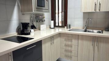 Apartemen | Dapur pribadi | Kursi makan untuk bayi