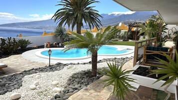 Apartemen | Kolam renang | Kolam renang indoor dan kolam renang outdoor