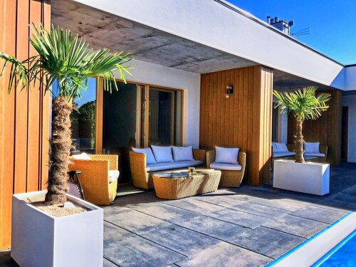 House With a Private Swimming Pool and Sauna