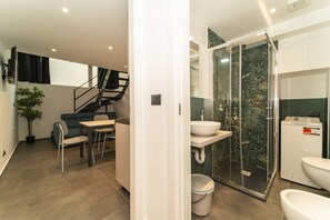 Shower, hair dryer, bidet - GuestHost - Galaxy Loft - Appt Venus x4 (Torino)