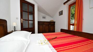 House | 2 bedrooms, individually furnished