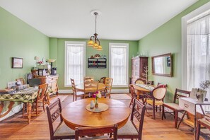 Room, 1 Bedroom | Dining - America Room 1 Bedroom by Main Street Bed & Breakfast (Glasgow)