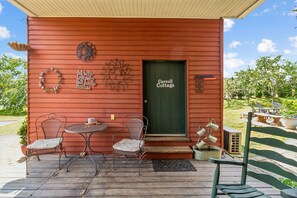 Room, 1 Bedroom | Property grounds