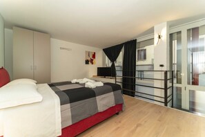 Iron/ironing board, WiFi, bed sheets - GuestHost - Galaxy Lofts - Appt Uranus x4 (Torino)