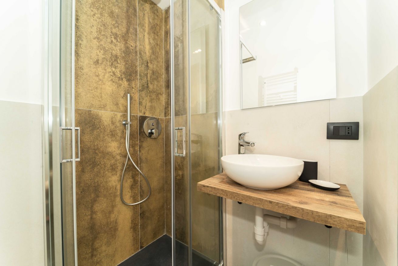 Douche, sèche-cheveux, bidet