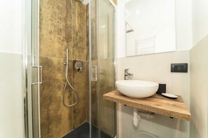 Shower, hair dryer, bidet - GuestHost - Galaxy Lofts - Appt Saturn x4 (Torino)