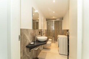 シャワー、ヘアドライヤー、ビデ