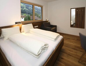 Apartment | 3 bedrooms, bed sheets - Holiday Home in Aschau Near Climbing Center (Aschau Im Zillertal)