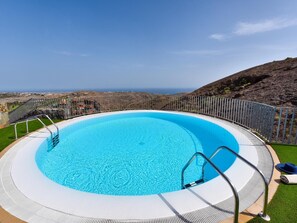Villa | Pool | Indendørs pool, udendørs pool