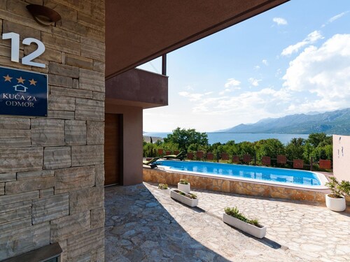 Villa in Rovanjska With Pool & Sea Views