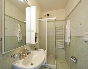 Apartment | Bilik Mandi