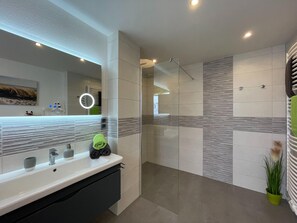 House | Bathroom - Holiday Home in Walkenried With Sauna (Walkenried)