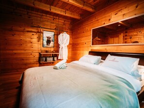 5 bedrooms, individually furnished