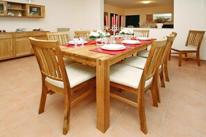 House | Dining - Country House by Lake Dummer With Rowing Boat (Dümmer)
