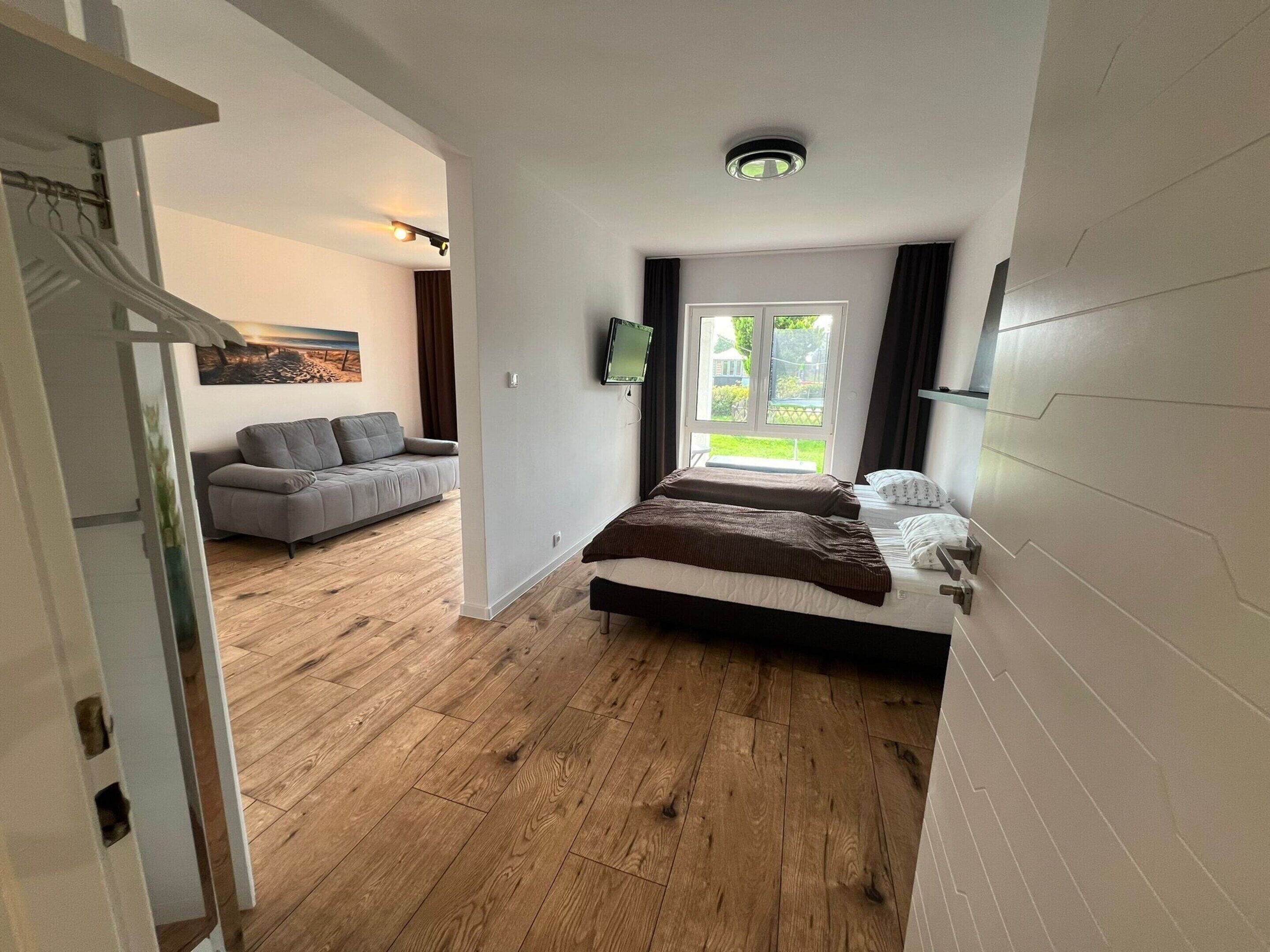 6 bedrooms, individually furnished