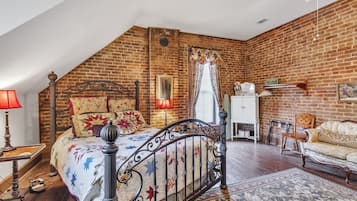 Room, 1 Bedroom | 1 bedroom, iron/ironing board, free WiFi