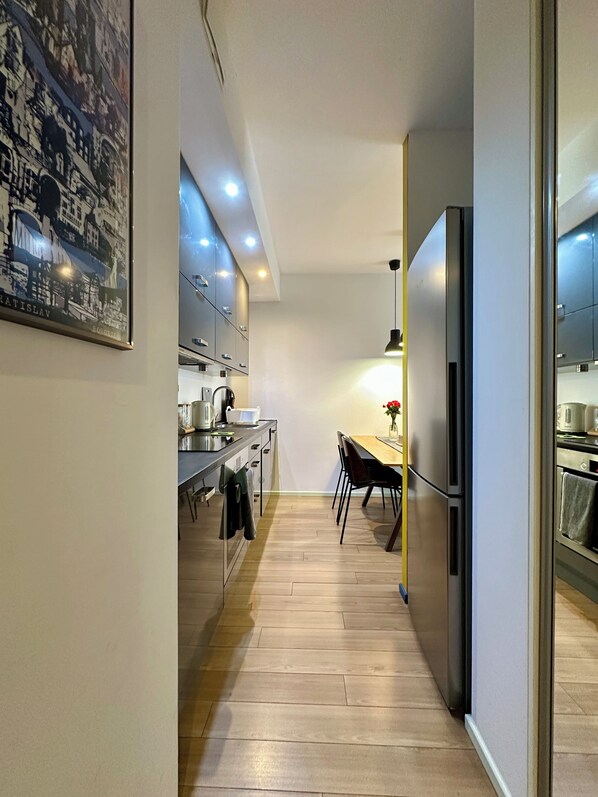 Fridge, oven, stovetop, dishwasher