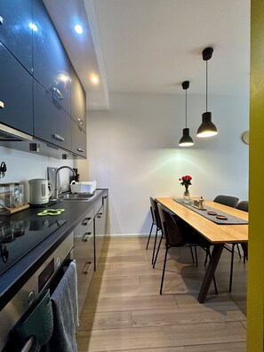 Kühlschrank, Ofen, Herdplatte, Geschirrspüler