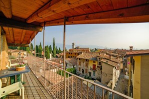 Apartment | Outdoor dining - Borgo Alba Apt. w/ Shared Pool (Toscolano Maderno)