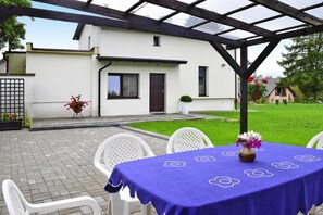 House | Outdoor dining