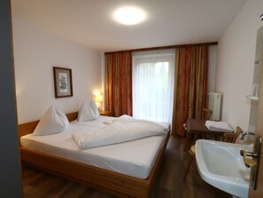 House | 6 bedrooms, individually furnished, bed sheets - Chalet in Fugen Near Spieljochbahn (Fuegen)